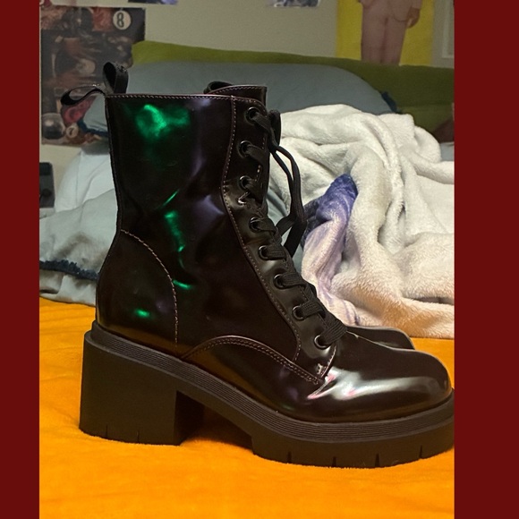 GUESS Oxblood Patent Leather Lace-Up Combat Boots with Heel Great Condition sz 6 - Picture 1 of 10